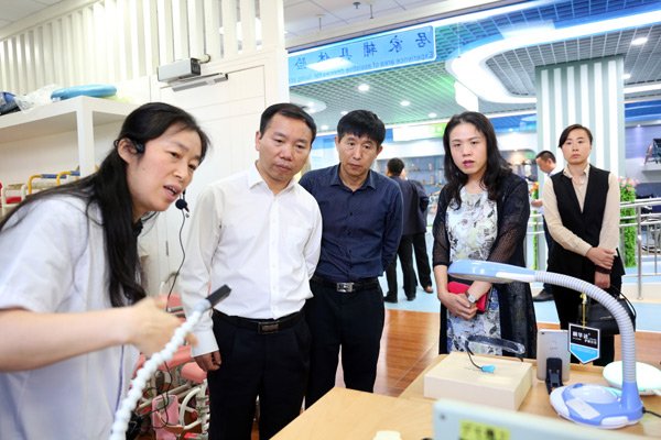 哈尔滨市一行参观深圳市残疾人综合服务中心