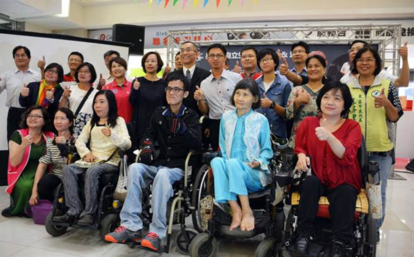残疾人分享人生的故事。（图片来源：台湾“中国时报”）