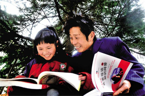 25年助学路，他帮40多个孩子“圆梦”