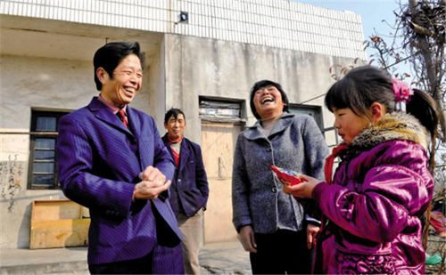 25年助学路，他帮40多个孩子“圆梦”
