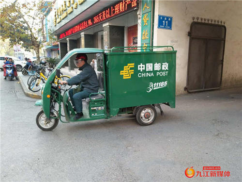 正在派送邮件的汪海
